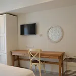Hotel Liadromia *