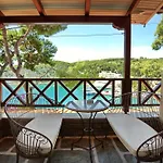 Hotel Liadromia *