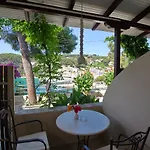Hotel Liadromia *