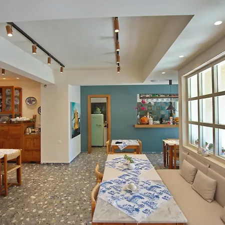 Liadromia فندق *