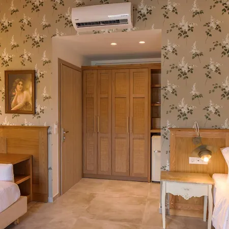 Hotel Liadromia *