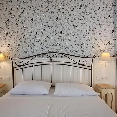 Liadromia Hotel *