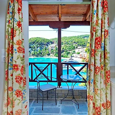 Hotel Liadromia *
