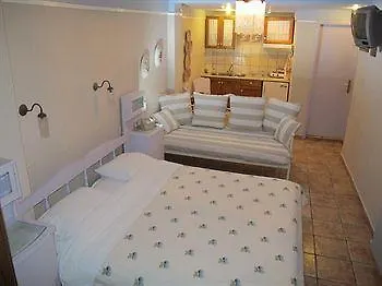 Liadromia Hotel *