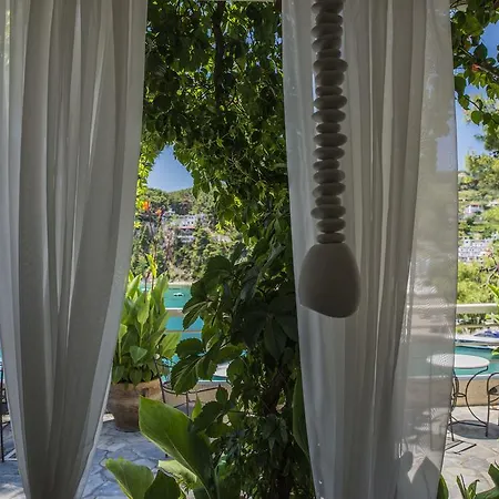 Liadromia فندق *