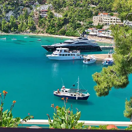 Liadromia فندق *