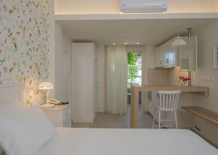 Liadromia * Патитири