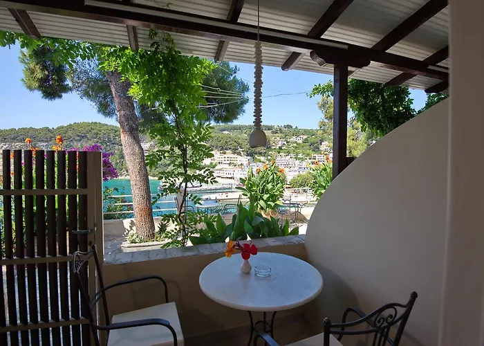 Отель Liadromia *